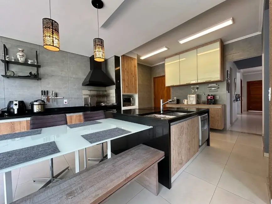 Casa de Condomínio com 3 quartos à venda e para alugar, 360m2 em Jardim Caiapiá, Cotia - SP - imagem 5 Foto 5 de Casa de Condomínio com 3 quartos à venda e para alugar, 360m2 em Jardim Caiapiá, Cotia - SP