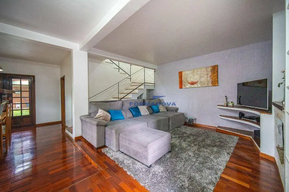 Foto 2 de Casa de Condomínio com 3 quartos à venda, 300m2 em Chácara das Paineiras, Carapicuiba - SP