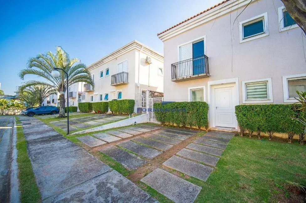 Foto 2 de Casa de Condomínio com 3 quartos à venda, 126m2 em Chácara Quiriri, Carapicuiba - SP