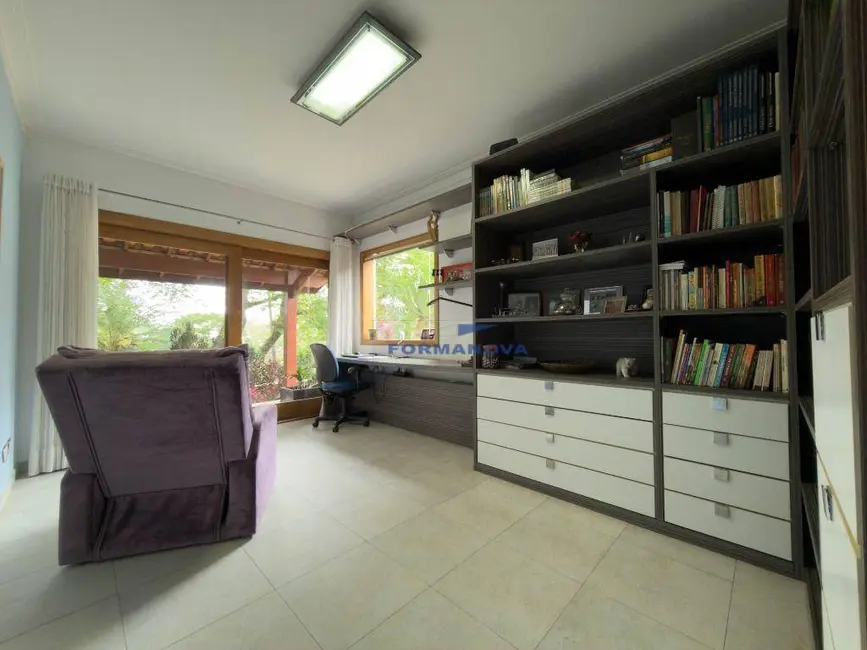 Casa de Condomínio com 5 quartos à venda, 1500m2 em Algarve, Cotia - SP - imagem 6 Foto 6 de Casa de Condomínio com 5 quartos à venda, 1500m2 em Algarve, Cotia - SP