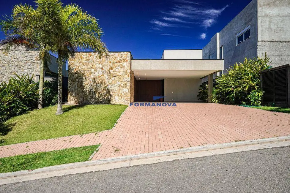 Foto 2 de Casa de Condomínio com 3 quartos à venda, 700m2 em Chácara dos Lagos, Carapicuiba - SP