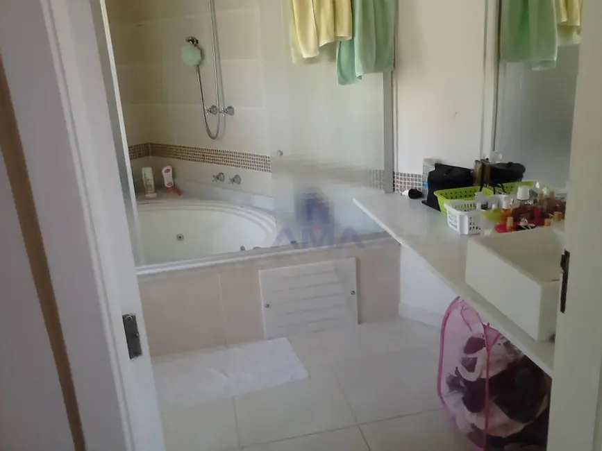 Casa de Condomínio com 3 quartos à venda, 600m2 em Colinas de São Fernando, Cotia - SP - imagem 8 Foto 8 de Casa de Condomínio com 3 quartos à venda, 600m2 em Colinas de São Fernando, Cotia - SP