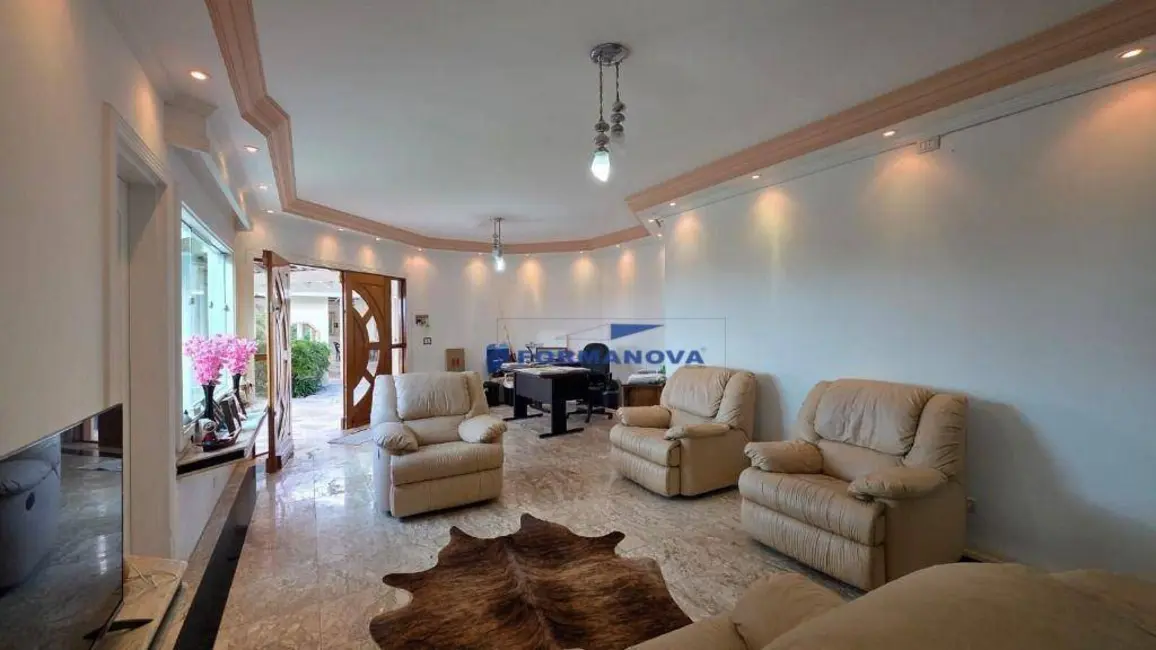 Casa de Condomínio com 3 quartos à venda, 500m2 em Portal Roselândia, Cotia - SP - imagem 4 Foto 4 de Casa de Condomínio com 3 quartos à venda, 500m2 em Portal Roselândia, Cotia - SP