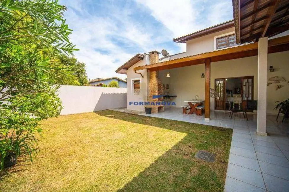 Foto 2 de Casa de Condomínio com 3 quartos à venda e para alugar, 624m2 em Embu Das Artes - SP