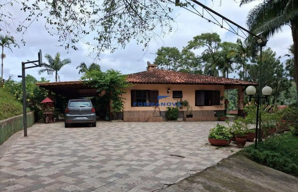 Foto 1 de Casa com 4 quartos para alugar, 2000m2 em Jardim Caiapiá, Cotia - SP