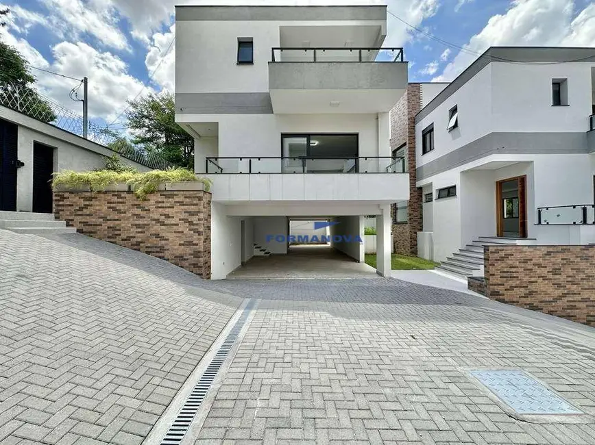 Foto 2 de Casa de Condomínio com 3 quartos à venda, 1645m2 em Chácara do Refúgio, Carapicuiba - SP
