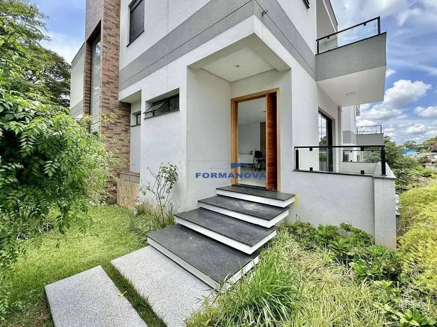 Foto 3 de Casa de Condomínio com 3 quartos à venda, 1645m2 em Chácara do Refúgio, Carapicuiba - SP