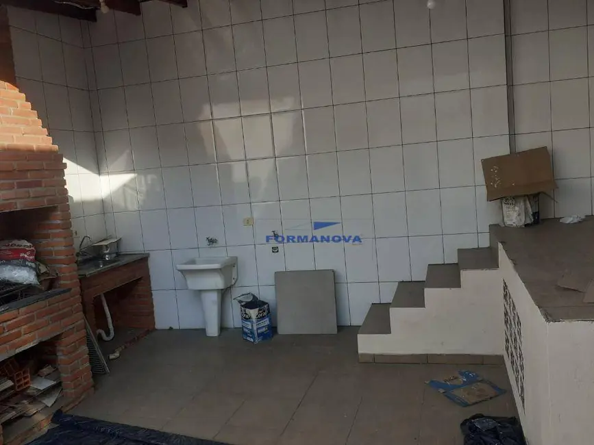 Casa com 3 quartos para alugar, 300m2 em Parque Santa Rita de Cássia, Cotia - SP - imagem 6 Foto 6 de Casa com 3 quartos para alugar, 300m2 em Parque Santa Rita de Cássia, Cotia - SP