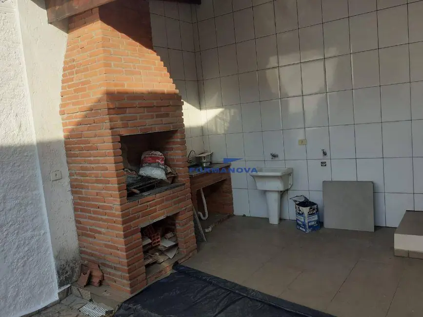 Casa com 3 quartos para alugar, 300m2 em Parque Santa Rita de Cássia, Cotia - SP - imagem 7 Foto 7 de Casa com 3 quartos para alugar, 300m2 em Parque Santa Rita de Cássia, Cotia - SP
