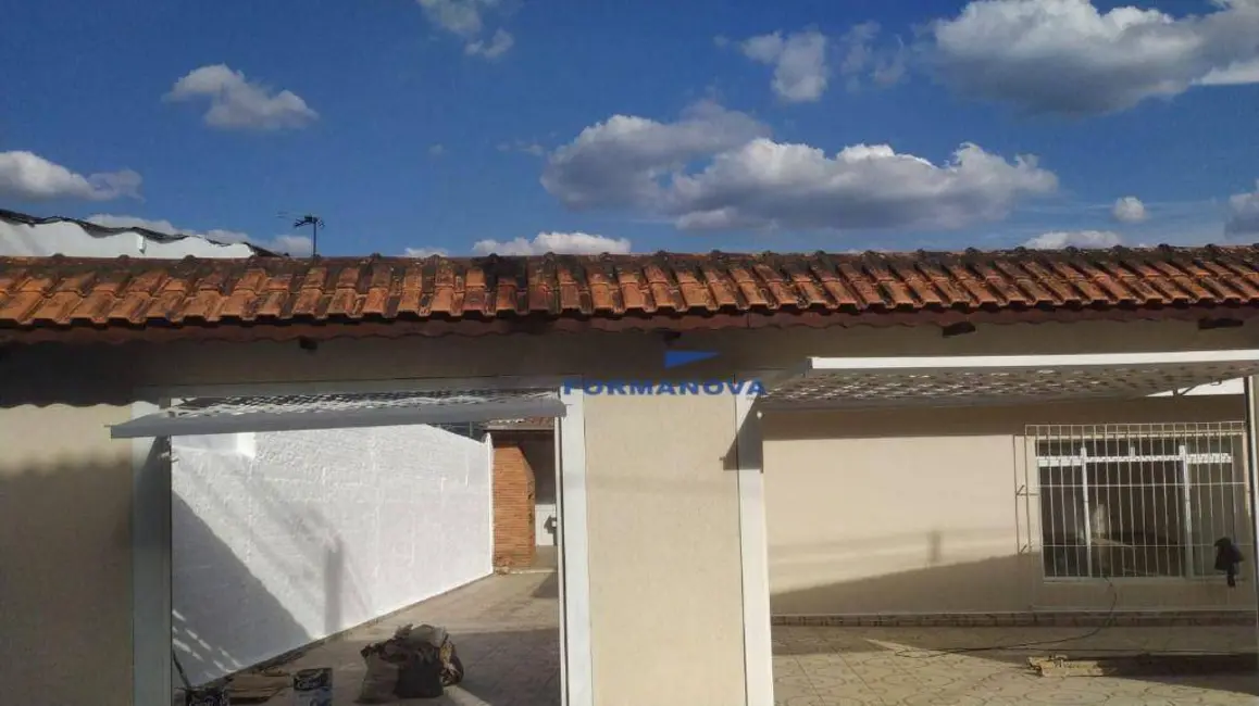 Casa com 3 quartos para alugar, 300m2 em Parque Santa Rita de Cássia, Cotia - SP - imagem 2 Foto 2 de Casa com 3 quartos para alugar, 300m2 em Parque Santa Rita de Cássia, Cotia - SP