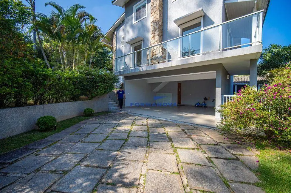 Casa de Condomínio com 4 quartos à venda, 257m2 em Embu Das Artes - SP - imagem 3 Foto 3 de Casa de Condomínio com 4 quartos à venda, 257m2 em Embu Das Artes - SP