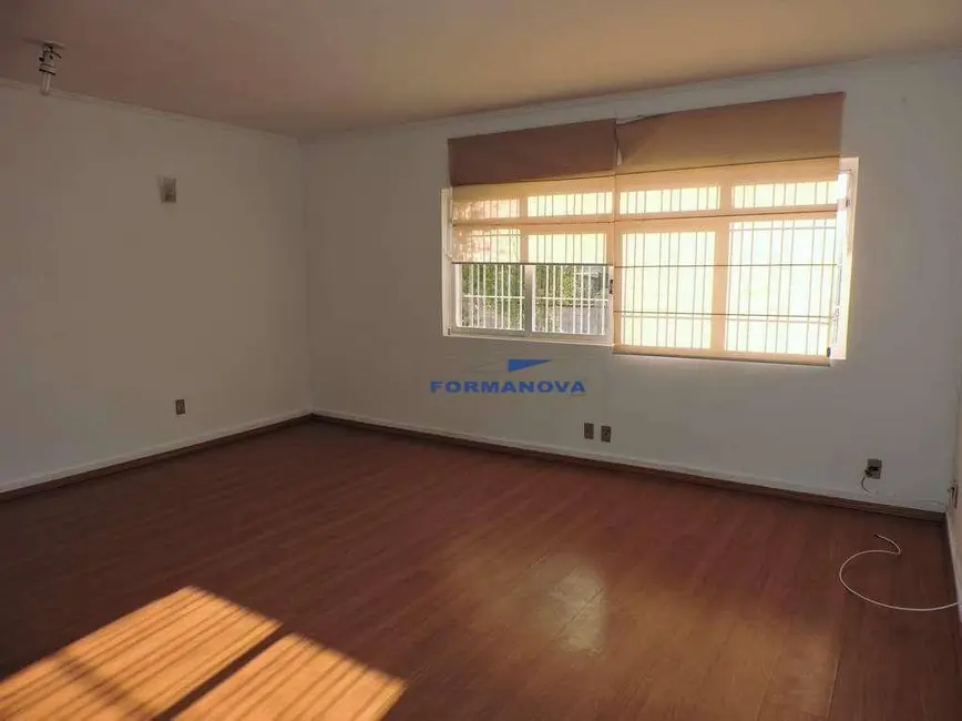 Casa com 3 quartos para alugar, 267m2 em Jardim da Glória, Cotia - SP - imagem 6 Foto 6 de Casa com 3 quartos para alugar, 267m2 em Jardim da Glória, Cotia - SP