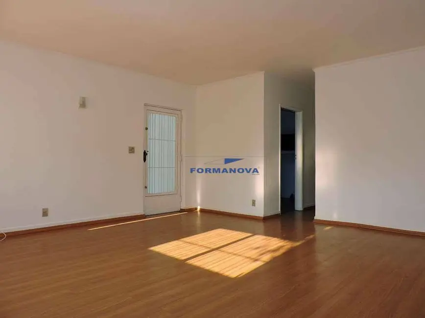 Casa com 3 quartos para alugar, 267m2 em Jardim da Glória, Cotia - SP - imagem 5 Foto 5 de Casa com 3 quartos para alugar, 267m2 em Jardim da Glória, Cotia - SP