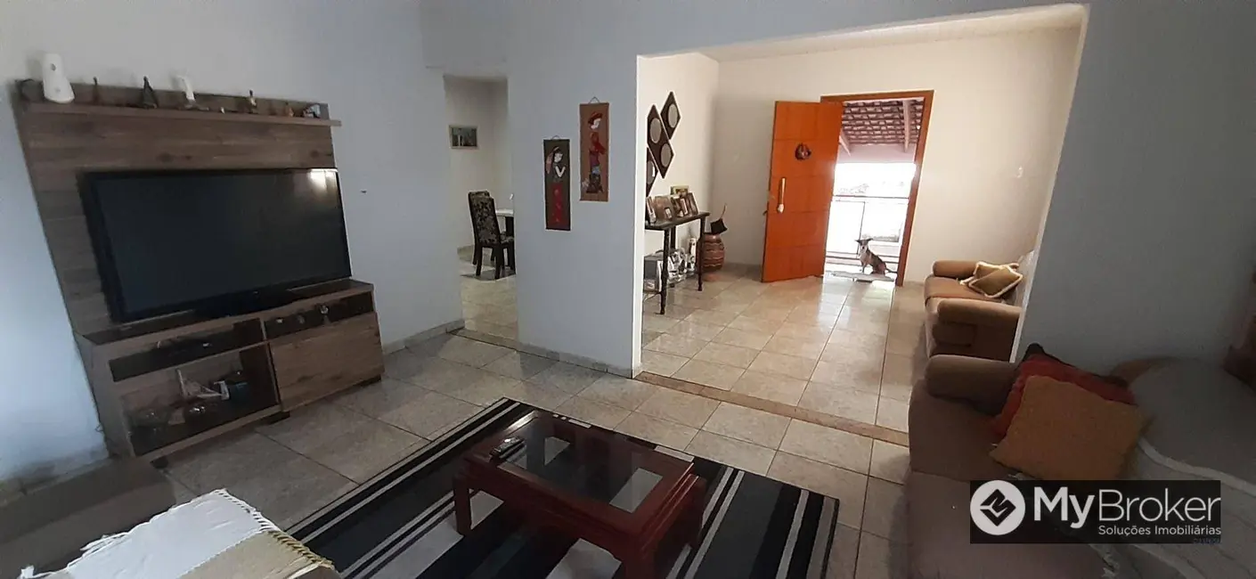 Foto 3 de Casa com 3 quartos à venda, 350m2 em Água Branca, Goiania - GO
