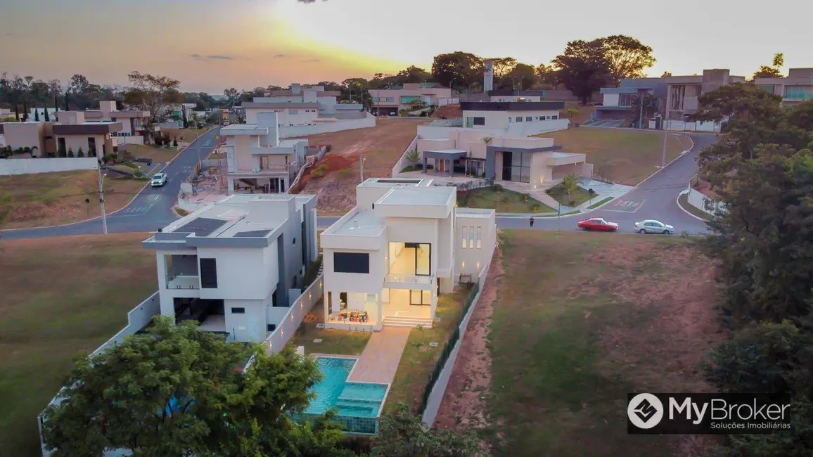 Foto 3 de Sobrado com 4 quartos à venda, 560m2 em Condomínio do Lago, Goiania - GO