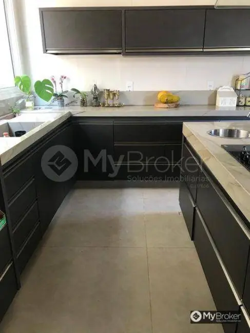 Foto 4 de Sobrado com 4 quartos à venda, 442m2 em Jardins Verona, Goiania - GO