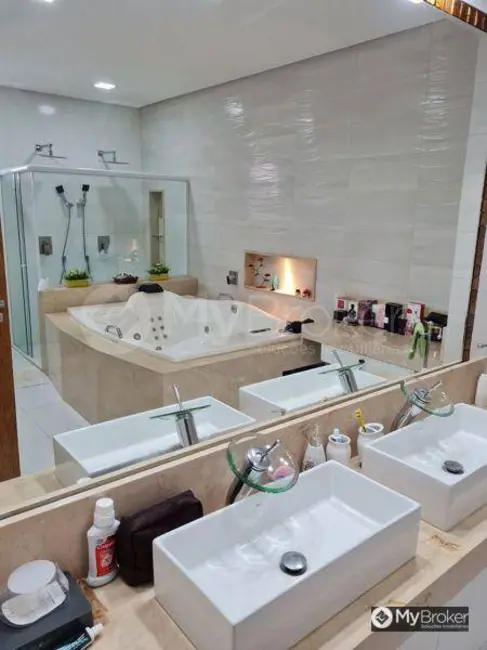 Foto 8 de Sobrado com 5 quartos à venda, 380m2 em Jardins Verona, Goiania - GO