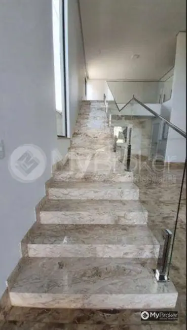 Sobrado com 4 quartos à venda, 680m2 em Jardins Milão, Goiania - GO - imagem 3 Foto 3 de Sobrado com 4 quartos à venda, 680m2 em Jardins Milão, Goiania - GO
