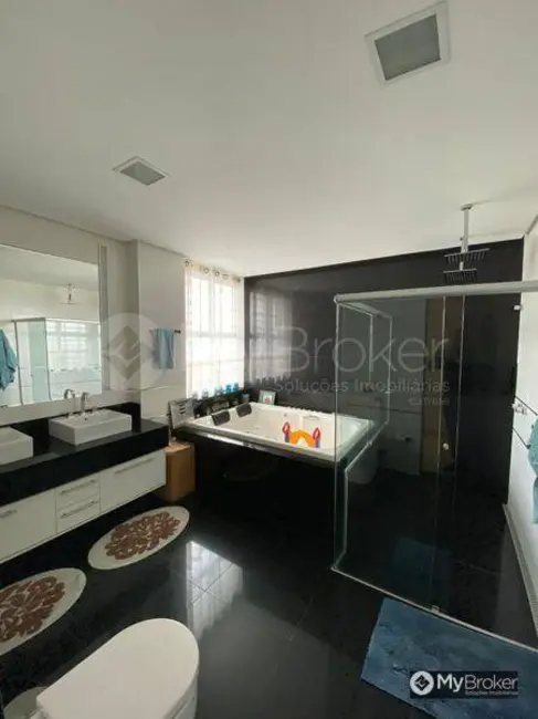 Sobrado com 4 quartos à venda, 518m2 em Alphaville Flamboyant Residencial Araguaia, Goiania - GO - imagem 8 Foto 8 de Sobrado com 4 quartos à venda, 518m2 em Alphaville Flamboyant Residencial Araguaia, Goiania - GO