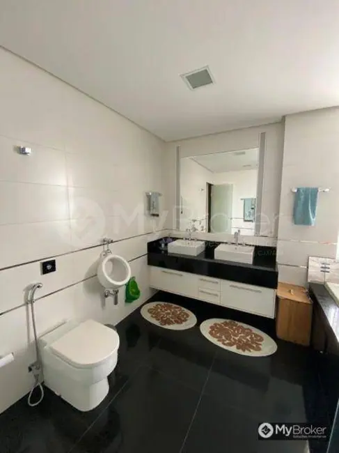 Sobrado com 4 quartos à venda, 518m2 em Alphaville Flamboyant Residencial Araguaia, Goiania - GO - imagem 5 Foto 5 de Sobrado com 4 quartos à venda, 518m2 em Alphaville Flamboyant Residencial Araguaia, Goiania - GO