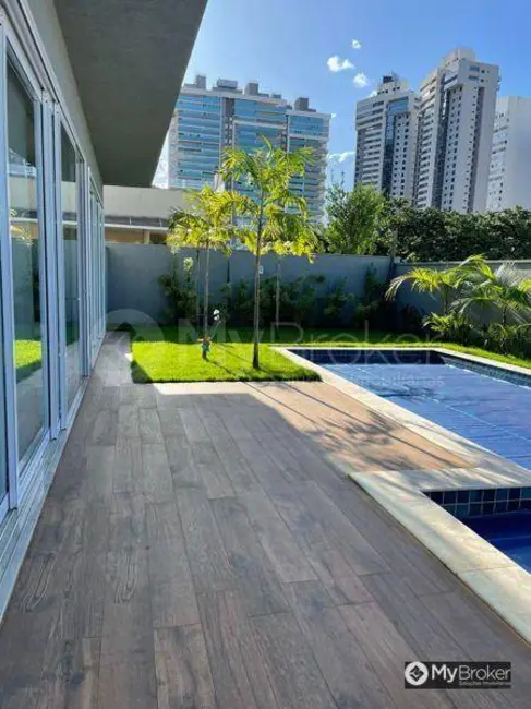 Sobrado com 4 quartos à venda, 525m2 em Alphaville Flamboyant Residencial Araguaia, Goiania - GO - imagem 3 Foto 3 de Sobrado com 4 quartos à venda, 525m2 em Alphaville Flamboyant Residencial Araguaia, Goiania - GO