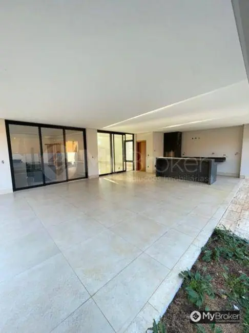 Sobrado com 4 quartos à venda, 661m2 em Residencial Alphaville Flamboyant, Goiania - GO - imagem 4 Foto 4 de Sobrado com 4 quartos à venda, 661m2 em Residencial Alphaville Flamboyant, Goiania - GO