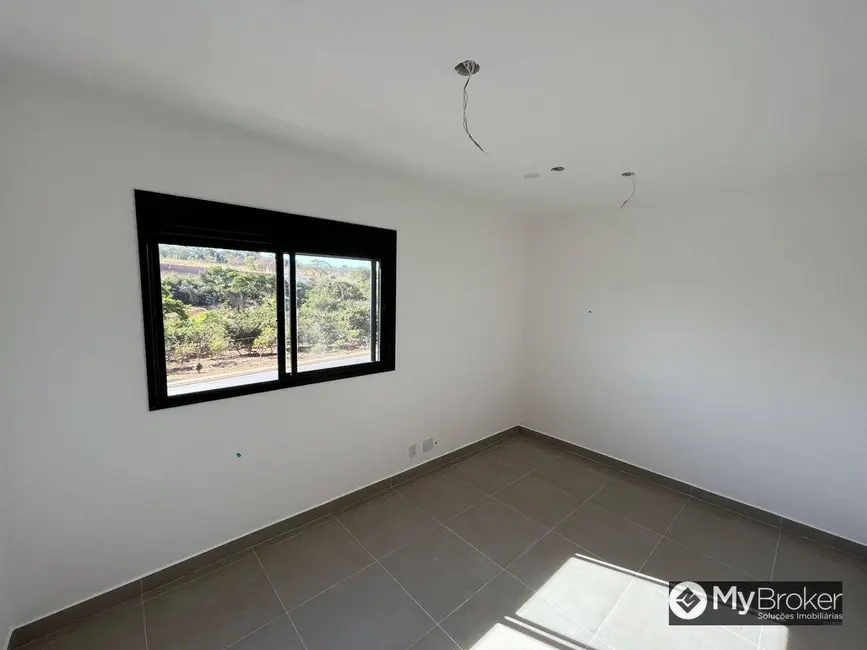 Casa de Condomínio com 4 quartos à venda, 250m2 em Senador Canedo - GO - imagem 5 Foto 5 de Casa de Condomínio com 4 quartos à venda, 250m2 em Senador Canedo - GO