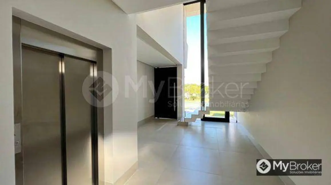 Casa de Condomínio com 4 quartos à venda, 772m2 em Residencial Alphaville Flamboyant, Goiania - GO - imagem 3 Foto 3 de Casa de Condomínio com 4 quartos à venda, 772m2 em Residencial Alphaville Flamboyant, Goiania - GO