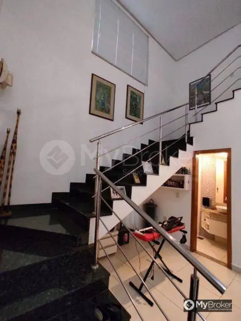 Foto 6 de Sobrado com 3 quartos à venda, 360m2 em Loteamento Portal do Sol I, Goiania - GO