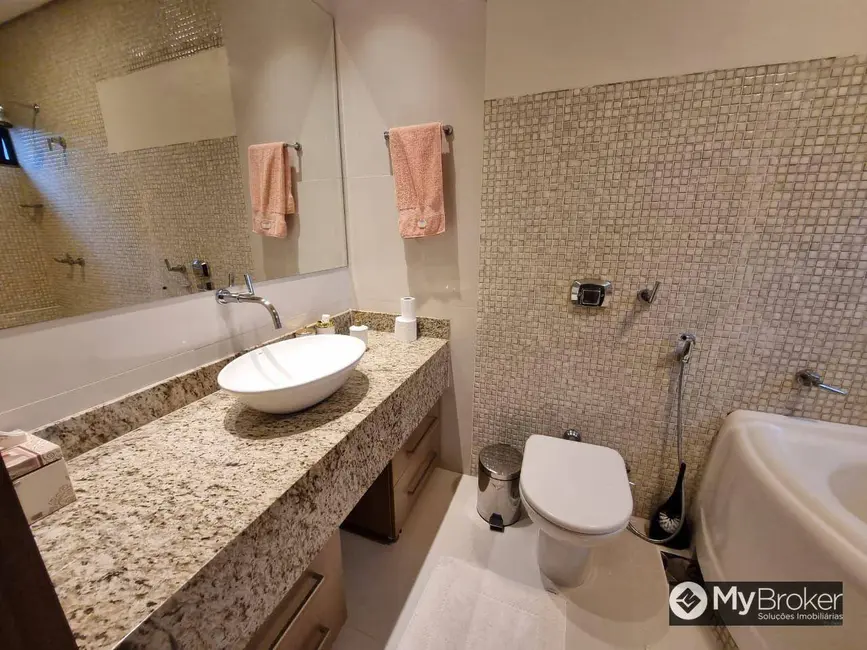 Foto 8 de Casa com 4 quartos à venda, 670m2 em Loteamento Portal do Sol II, Goiania - GO