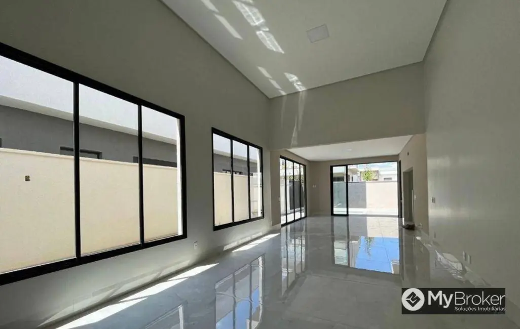 Casa de Condomínio com 4 quartos à venda, 434m2 em Residencial Goiânia Golfe Clube, Goiania - GO - imagem 3 Foto 3 de Casa de Condomínio com 4 quartos à venda, 434m2 em Residencial Goiânia Golfe Clube, Goiania - GO