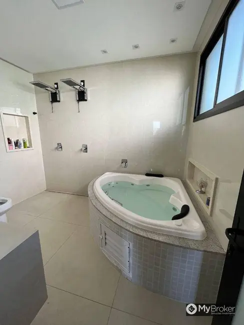 Foto 3 de Sobrado com 5 quartos à venda, 370m2 em Jardins Madri, Goiania - GO