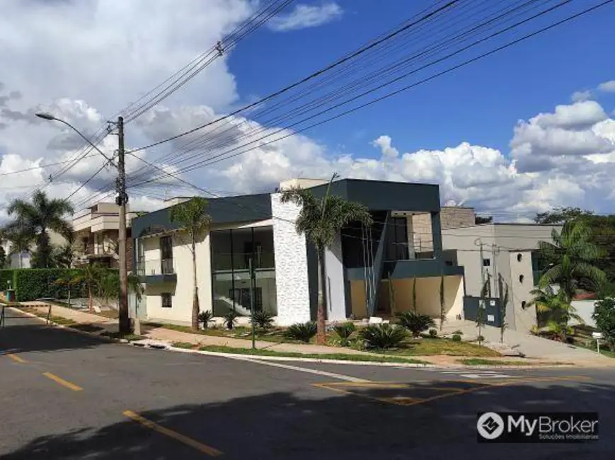Foto 4 de Sobrado com 3 quartos à venda, 570m2 em Condomínio do Lago, Goiania - GO