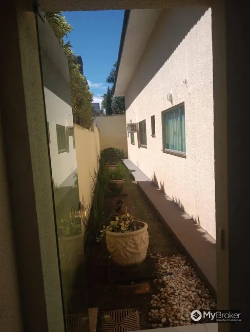 Casa de Condomínio com 3 quartos para alugar, 390m2 em Jardins Madri, Goiania - GO - imagem 4 Foto 4 de Casa de Condomínio com 3 quartos para alugar, 390m2 em Jardins Madri, Goiania - GO