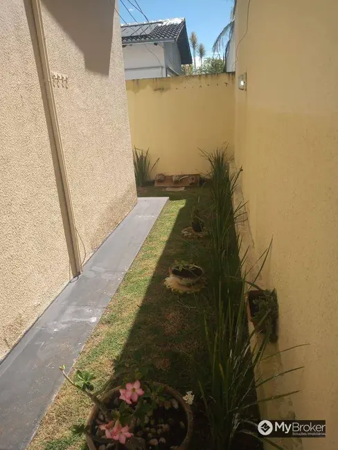 Casa de Condomínio com 3 quartos para alugar, 390m2 em Jardins Madri, Goiania - GO - imagem 6 Foto 6 de Casa de Condomínio com 3 quartos para alugar, 390m2 em Jardins Madri, Goiania - GO