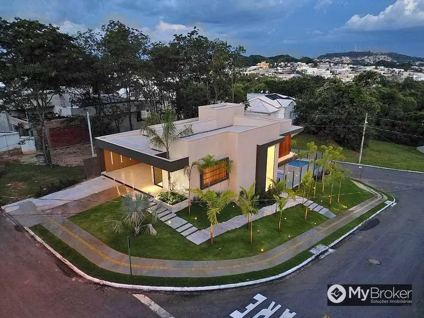 Sobrado com 4 quartos à venda, 680m2 em Condomínio do Lago, Goiania - GO - imagem 2 Foto 2 de Sobrado com 4 quartos à venda, 680m2 em Condomínio do Lago, Goiania - GO