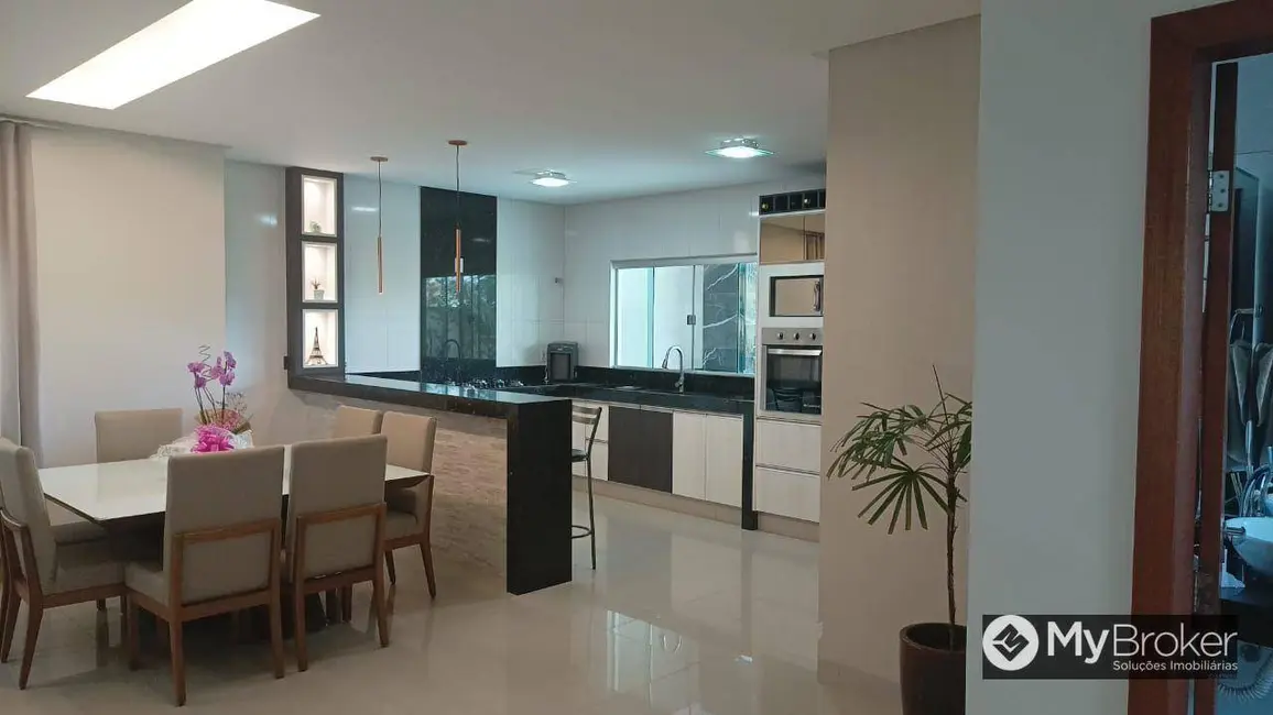 Foto 2 de Sobrado com 3 quartos à venda, 360m2 em Senador Canedo - GO