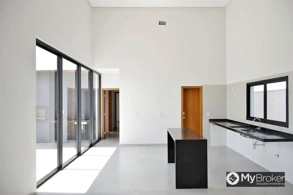 Foto 2 de Casa de Condomínio com 3 quartos à venda, 300m2 em Senador Canedo - GO
