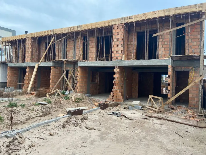 Sobrado com 3 quartos à venda, 170m2 em Praia do Sonho (Ens Brito), Palhoca - SC - imagem 9 Foto 9 de Sobrado com 3 quartos à venda, 170m2 em Praia do Sonho (Ens Brito), Palhoca - SC