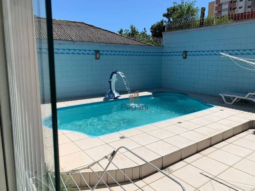 Casa com 3 quartos à venda, 405m2 em Centro, Palhoca - SC - imagem 4 Foto 4 de Casa com 3 quartos à venda, 405m2 em Centro, Palhoca - SC