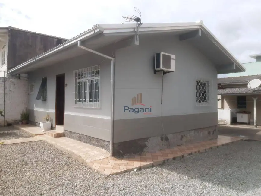 Foto 1 de Casa com 4 quartos à venda, 360m2 em Caminho Novo, Palhoca - SC