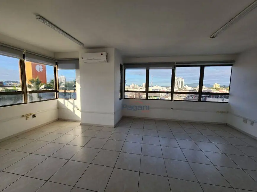 Foto 2 de Sala Comercial à venda e para alugar, 47m2 em Passa Vinte, Palhoca - SC