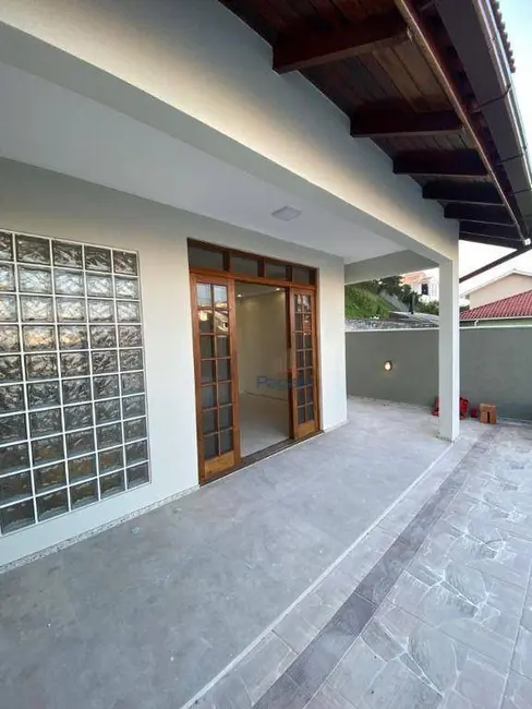 Foto 1 de Casa com 3 quartos à venda, 380m2 em Passa Vinte, Palhoca - SC