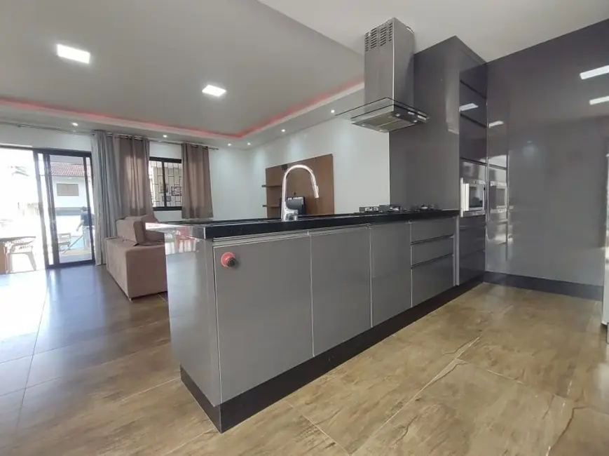 Foto 1 de Casa com 4 quartos à venda, 388m2 em Praia do Meio (Ens Brito), Palhoca - SC