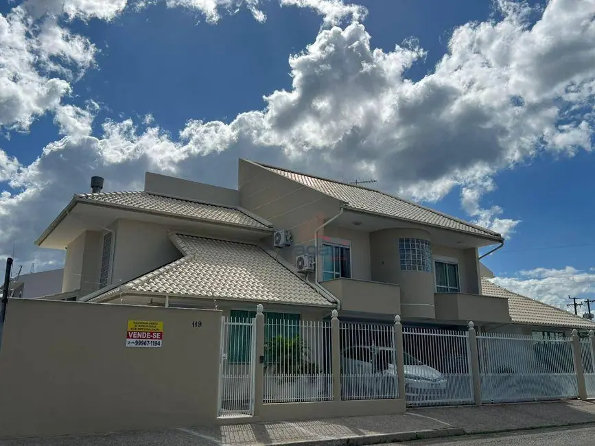 Foto 1 de Casa com 3 quartos para alugar, 172m2 em Pagani, Palhoca - SC