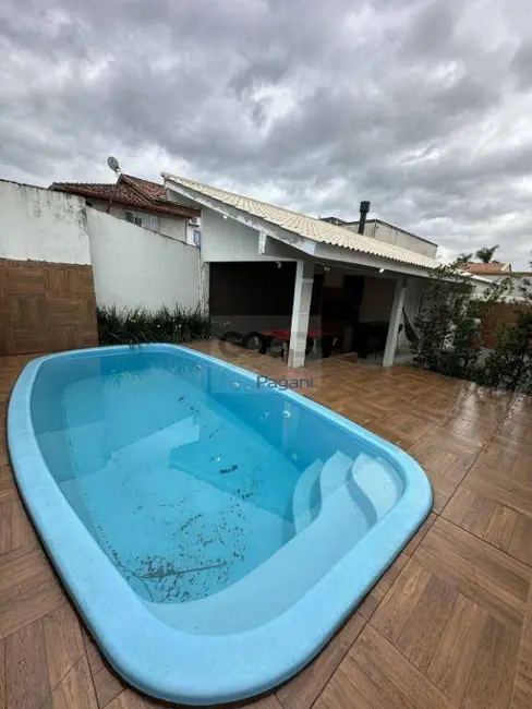 Casa com 3 quartos à venda, 360m2 em Aririú, Palhoca - SC - imagem 2 Foto 2 de Casa com 3 quartos à venda, 360m2 em Aririú, Palhoca - SC