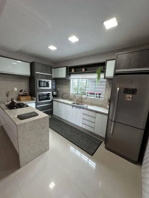 Casa com 3 quartos à venda, 360m2 em Aririú, Palhoca - SC - imagem 8 Foto 8 de Casa com 3 quartos à venda, 360m2 em Aririú, Palhoca - SC