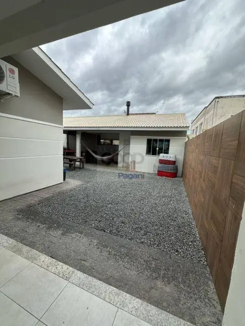 Casa com 3 quartos à venda, 360m2 em Aririú, Palhoca - SC - imagem 5 Foto 5 de Casa com 3 quartos à venda, 360m2 em Aririú, Palhoca - SC