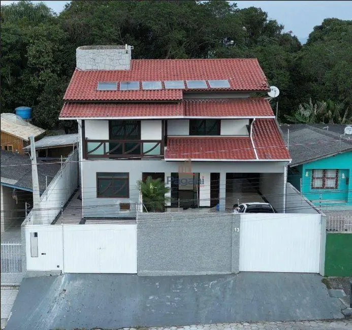 Foto 1 de Casa com 8 quartos à venda, 360m2 em Caminho Novo, Palhoca - SC