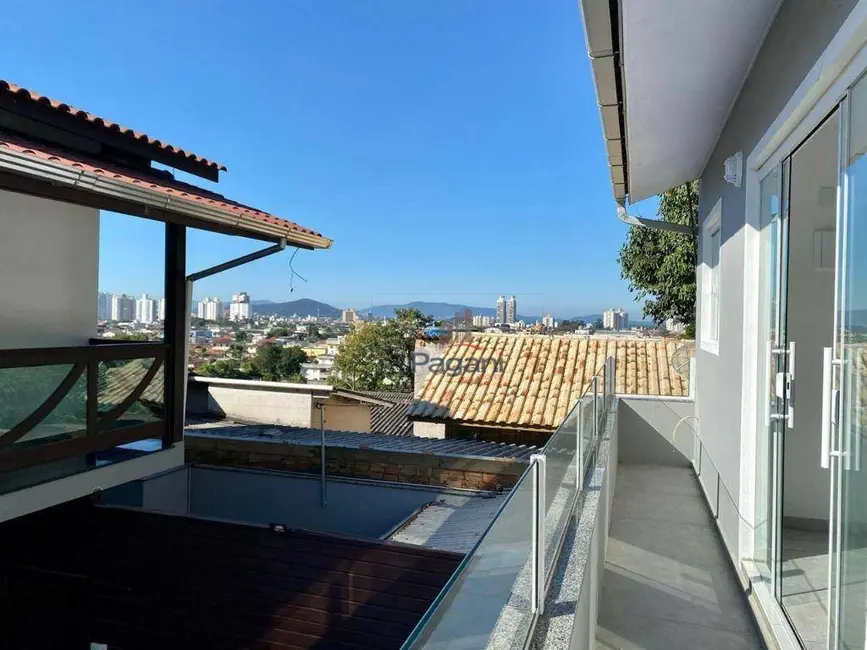 Foto 2 de Casa com 8 quartos à venda, 360m2 em Caminho Novo, Palhoca - SC
